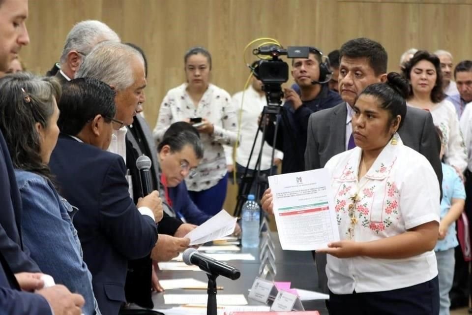 Registro de la fórmula integrada por Margarita Santos Mendoza y Aurelio Juárez González.