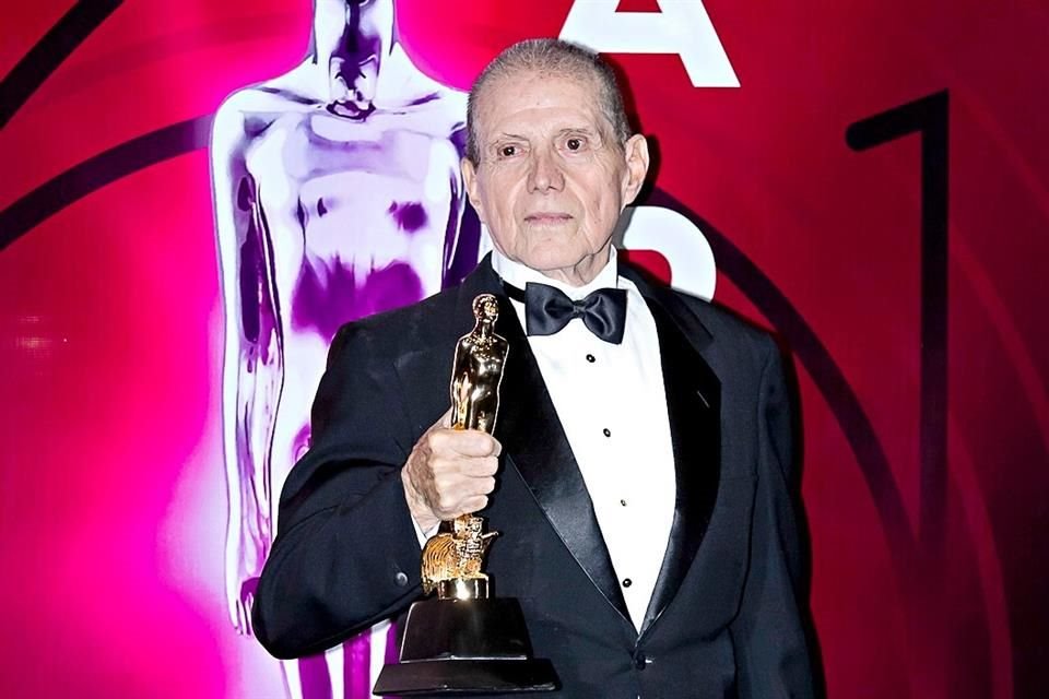 Un Ariel de Oro fue para el actor Héctor Bonilla.