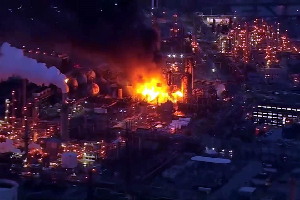 Un incendio provocó graves daño a la refinería Philadelphia Energy Solutions.