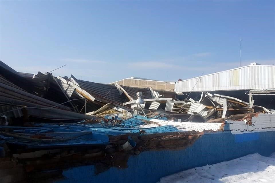 Así quedó una bodega, ubicada en la zona industrial, después de la granizada.