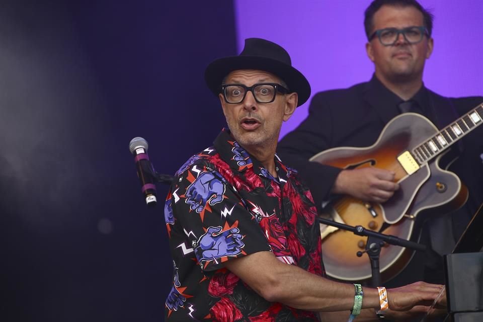 Jeff Goldblum presentó su álbum de jazz junto a la orquesta Mildred Snitzer.