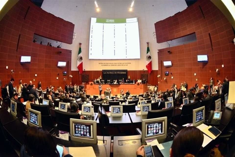 Los senadores retomarán la discusión en la sesión de este lunes.