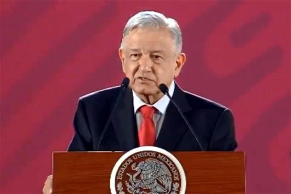 El Presidente en conferencia en Palacio Nacional.