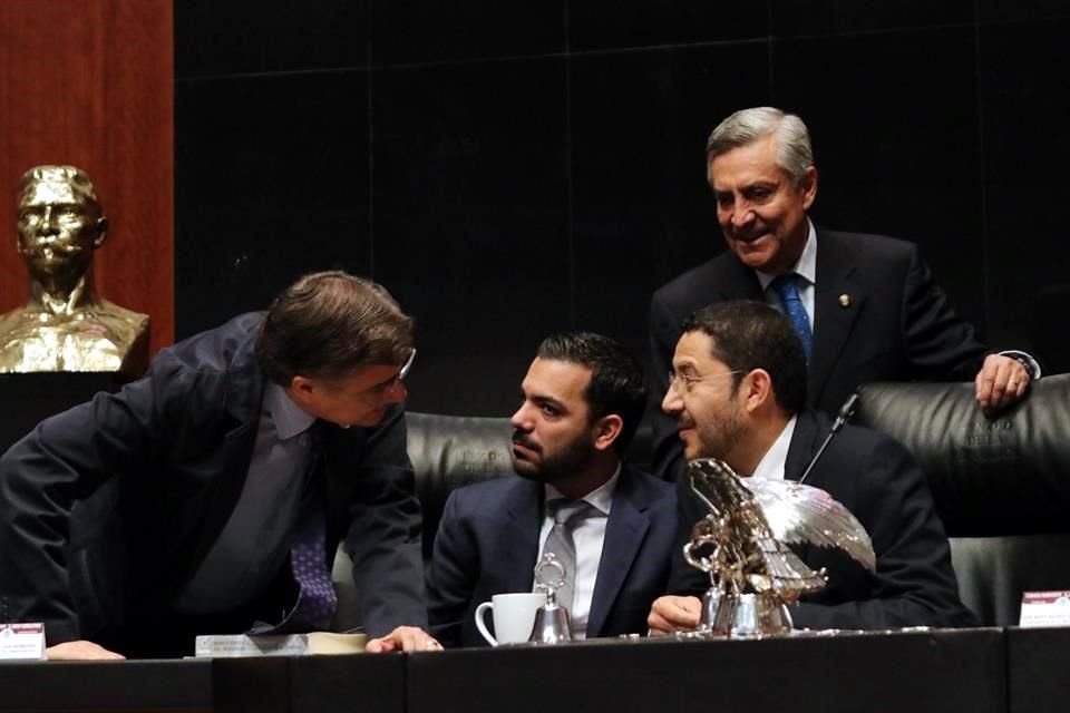 El senador Cristóbal Arias rechazó un albazo de Morena para concluir la sesión.