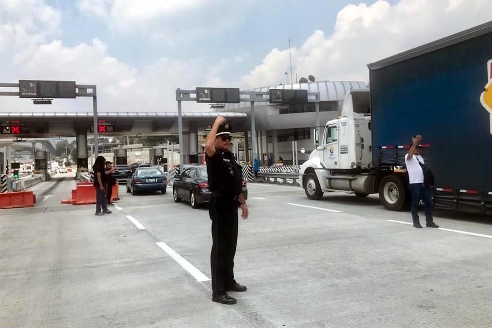 Elementos de la Policía Federal liberaron parcialmente ambos sentidos de la Caseta de Tlalpan ubicada en la Autopista México-Cuernavaca.