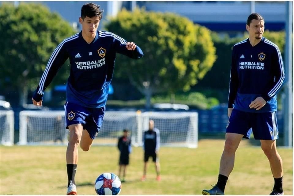 Antuna disfruta de jugar con Ibrahimovic.