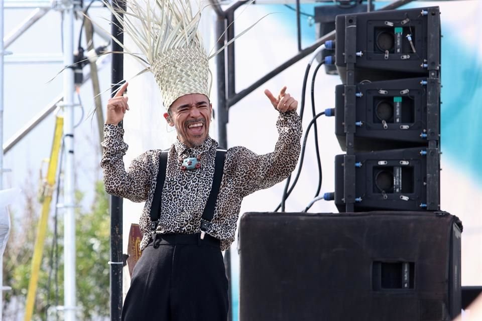 En Saltillo, Rubén Albarrán brindó por la tarde su No DJ Set y luego dio show con Café Tacvba.