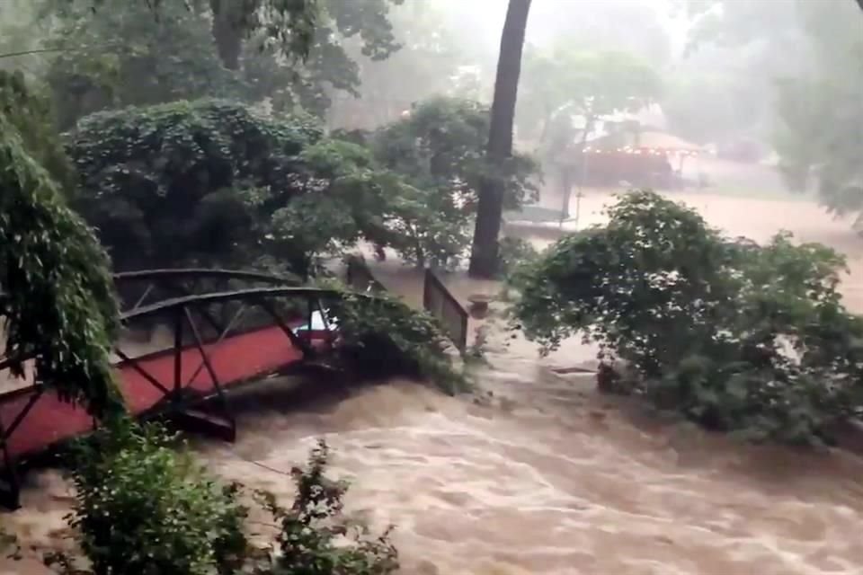 Las fuertes lluvias provocaron una inundación en North Arlington, Virginia.