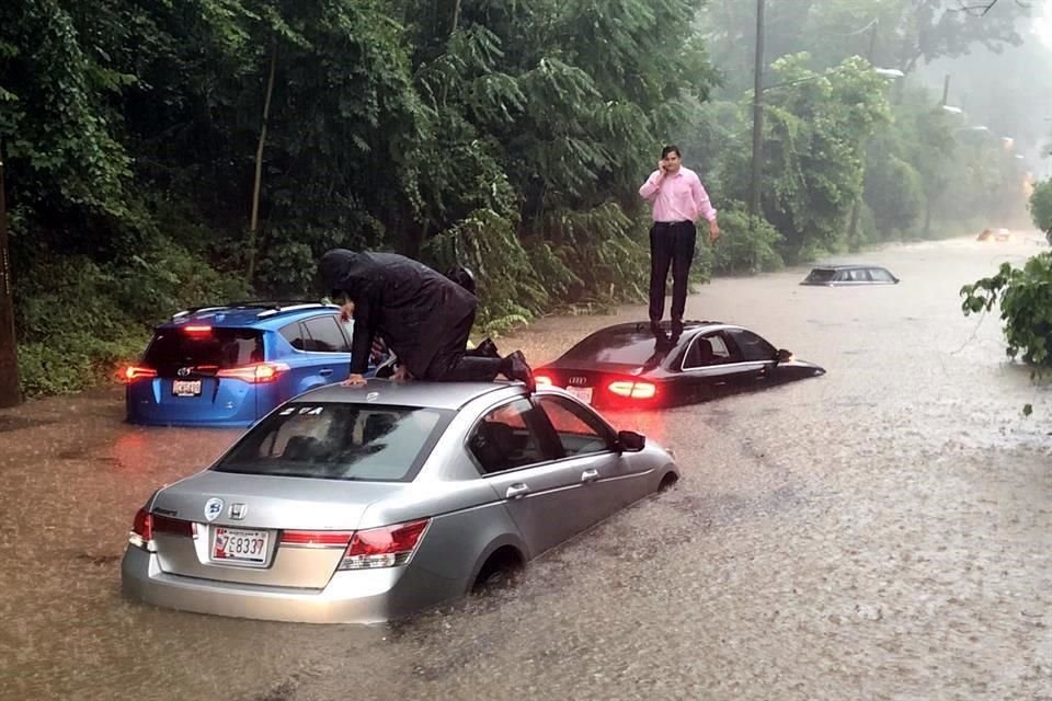 Automovilistas tuvieron que ser rescatados de sus vehículos en Canal Road, en D.C.