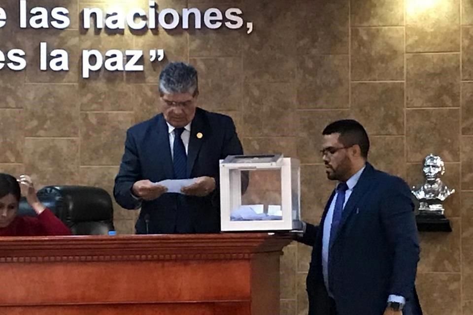 La votación se realizó mediante cédula.