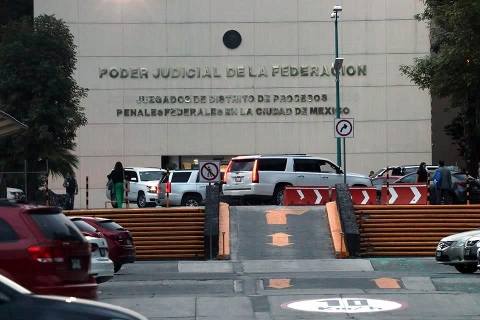 Convoy en el que ingresó Juan Collado al Reclusorio Norte.