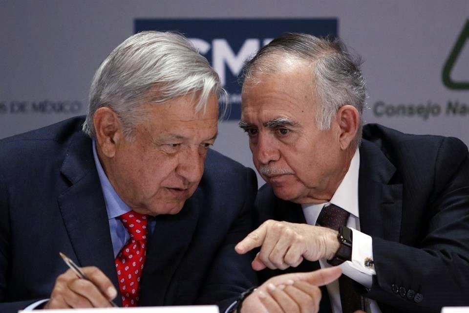 El Presidente López Obrador con Alfonso Romo, jefe de la Oficina de la Presidencia.