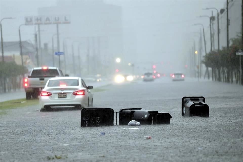 Una tormenta anegó Nueva Orleans y provocó una alerta de tornado en la ciudad, se pronostica que el clima empeore el fin de semana