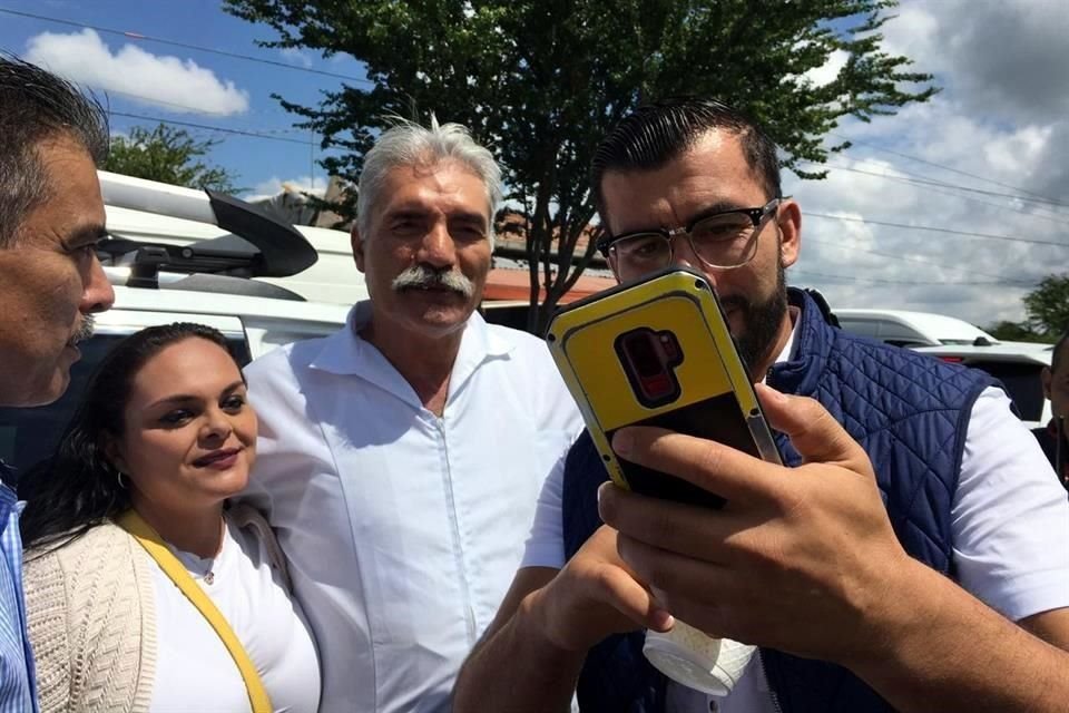 Mireles acudió aun evento de López Obrador en Michoacán.