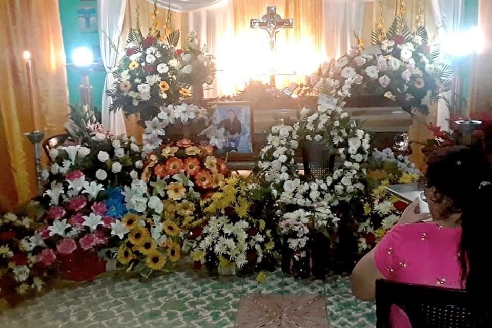 El funeral de María Senaida Escobar, muerta en Agua Dulce, Veracruz, se realizó en El Salvador el 26 de junio, 12 días después de su muerte.