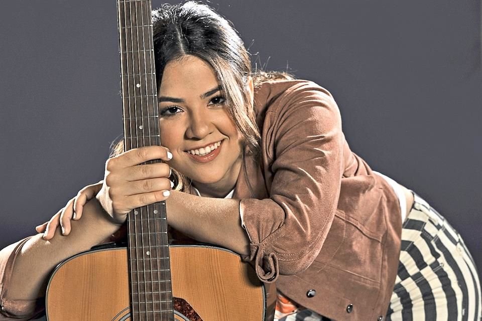 Karla, oriunda de República Dominicana, impulsa su carrera promoviendo el tema 'No Me Arrepiento'.