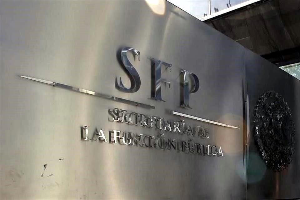 La SFP determinó que sí existen vínculos familiares, políticos y empresariales que respaldan la existencia de una red de empresas farmacéuticas controladas por Carlos Lomelí.