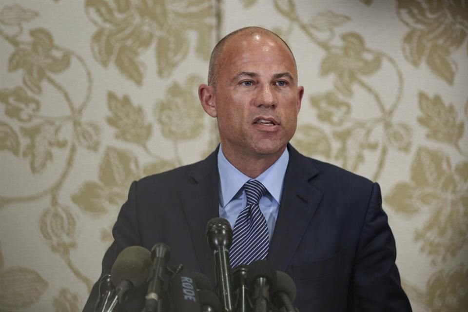 Avenatti aseguró que el cantante pagó 2 millones de dólares para callar a la supuesta víctima en un caso de pornografía infantil.