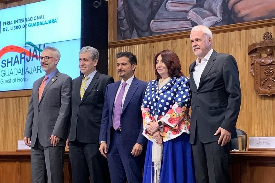 Hoy se firmó el convenio de colaboración entre Sharjah y la FIL en el Paraninfo Enrique Díaz de León.