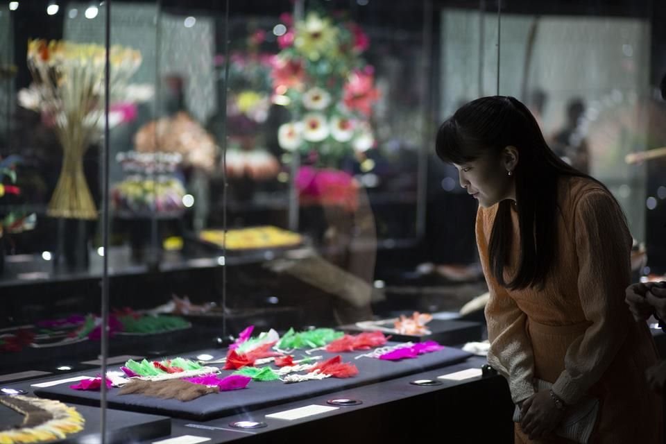 Además de recibir los honores, la Princesa Mako disfrutó de una exposición de bonsáis, origami e ikebana, típicos de Japón.