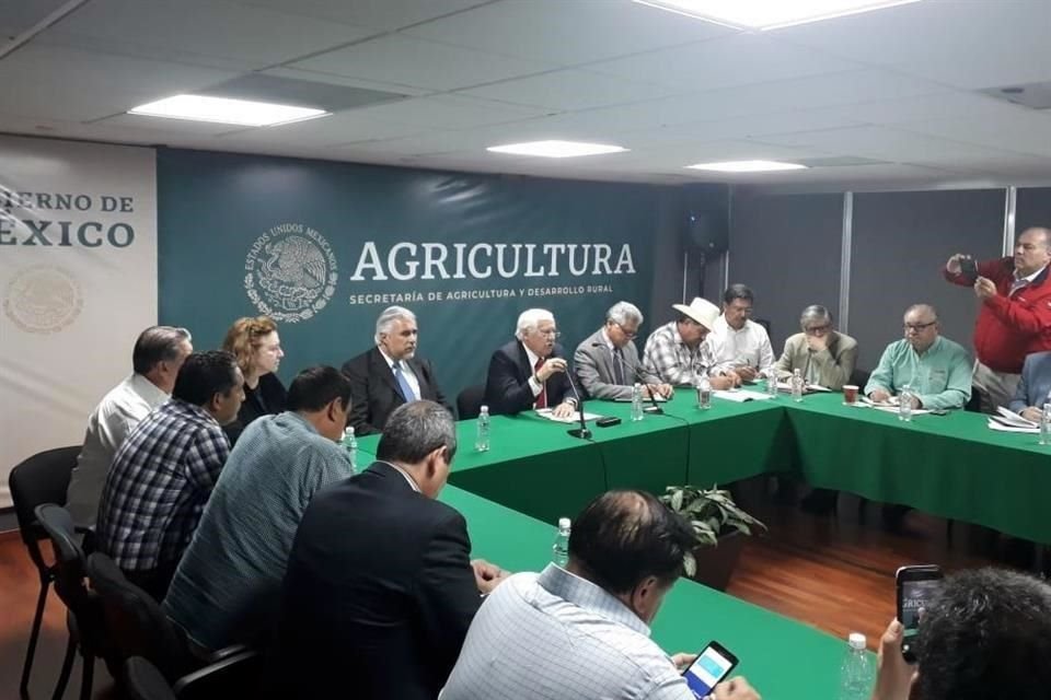 La reunión entre el titular de la Sader y los productores no tuvo avances.