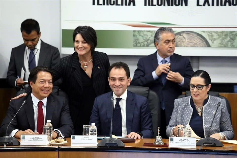 Arturo Herrera compareció hoy ante comisiones en San Lázaro.