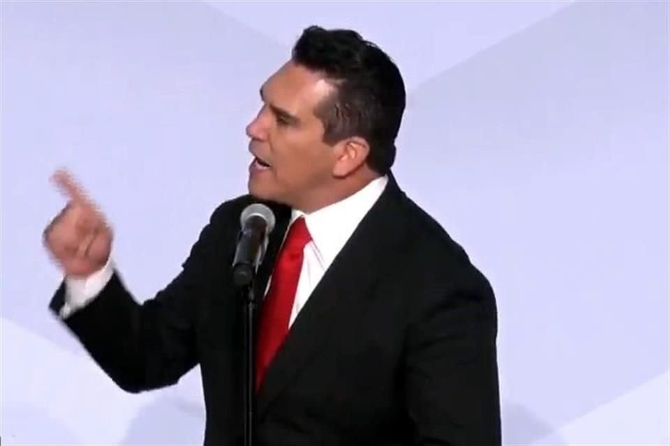 El aspirante le dijo a Ortega que dejó solo al partido.