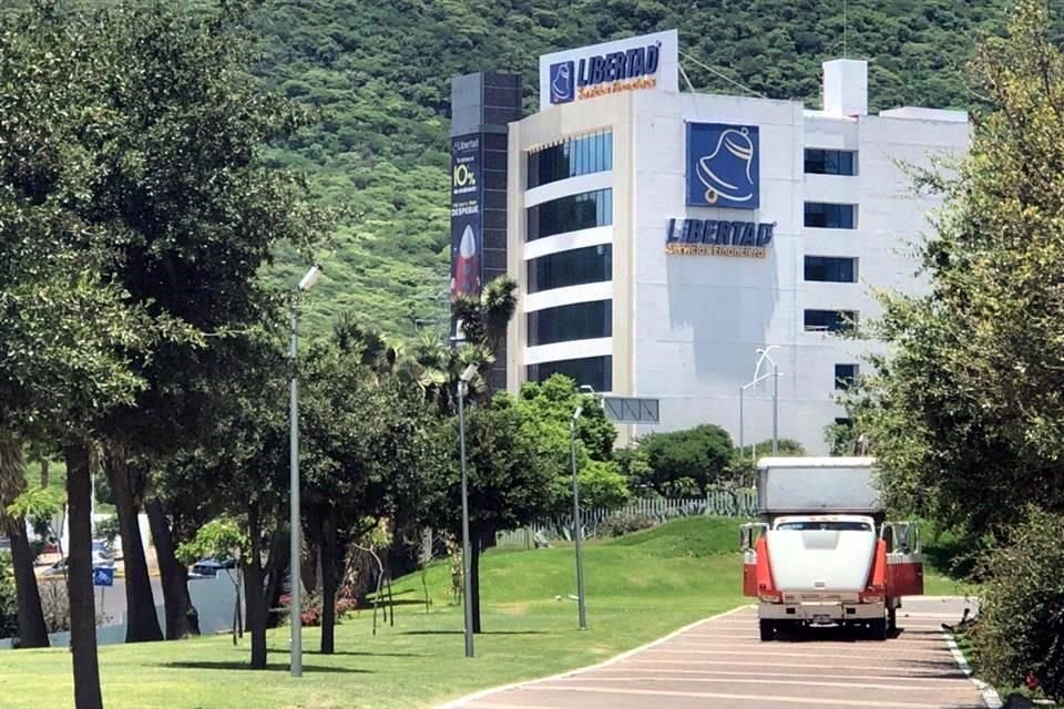 La Unidad de Inteligencia Financiera informó que investiga a 34 miembros de Libertad Servicios Financieros.