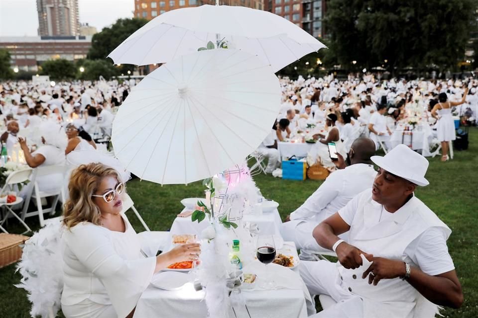 Miles de comidistas se dieron cita en la cena Le Dîner en Blanc de Nueva York