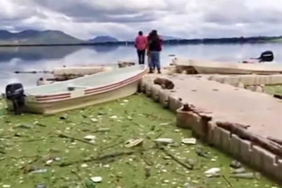 A la presa también se envían emisiones contaminantes de las empresas asentadas en la región, particularmente las del Parque Industrial de Atitalaquia.