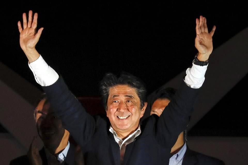 El Premier de Japón, Shinzo Abe, ha dicho que la meta de victoria para su Partido Demócrata Liberal y su socio de coalición, Komeito, es mantener una mayoría, o 123 escaños, entre los 245 escaños de la Cámara.