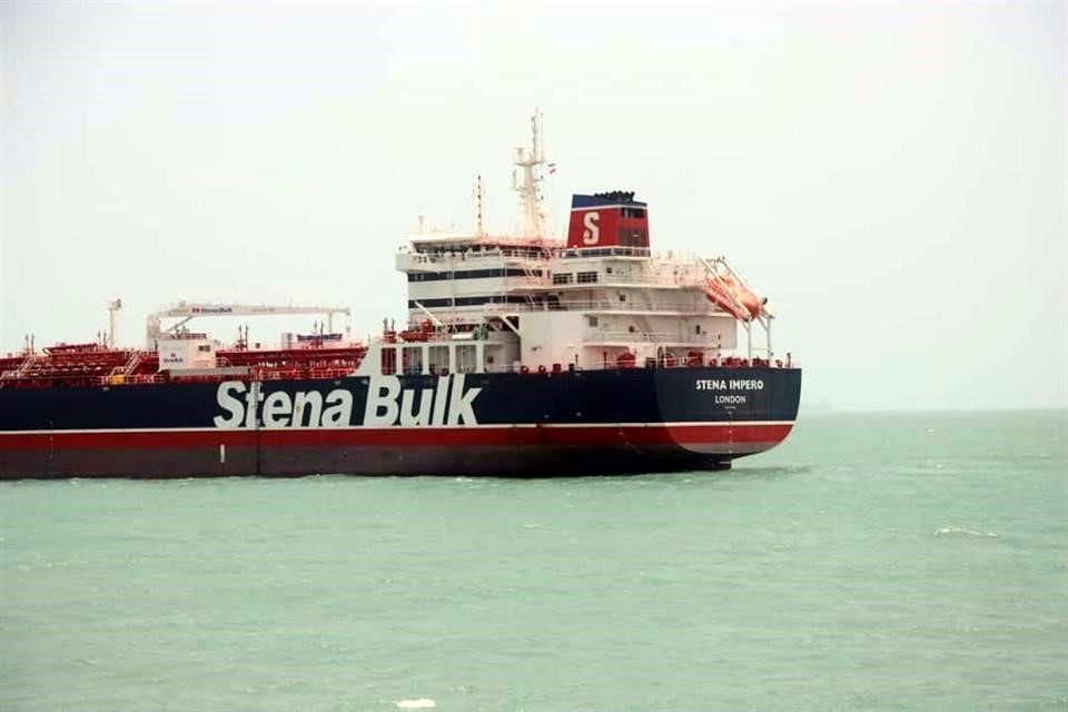 Stena Bulk, firma sueca dueña de la embarcación, dijo que está preparando una solicitud formal para visitar a la tripulación, que procede de India, Letonia, Filipinas y Rusia.