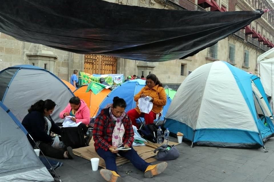 Dos de los tres accesos principales de Palacio Nacional quedaron inhabilitados.