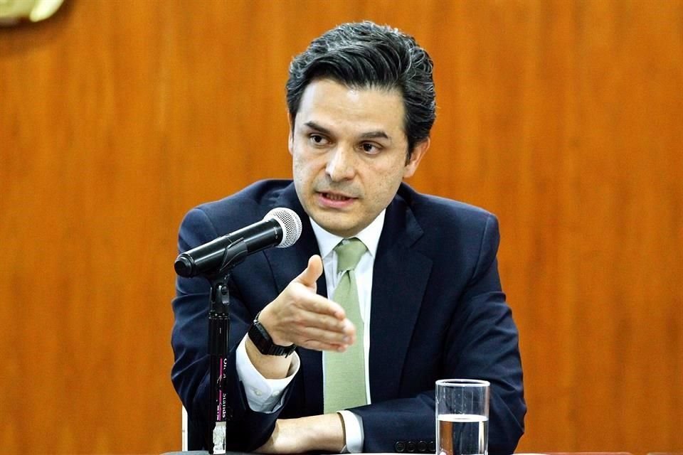 Zoé Robledo, director del Seguro Social.