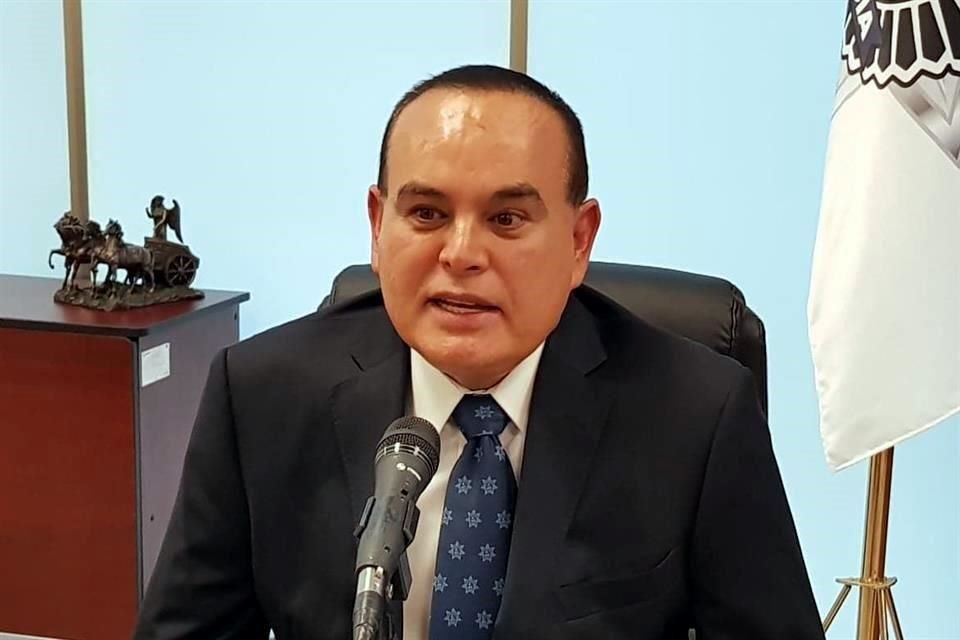 Gobernador de Michoacán confirmó muertes de titular de SSP estatal, José Martín Godoy, y director de Seguro Popular local en accidente aéreo.