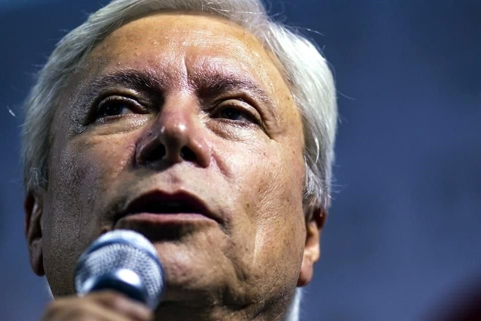 La Comisión de Receso de la Corte consideró que son improcedentes las demandas presentadas contra la reforma que alarga el periodo de gobierno de Bonilla.