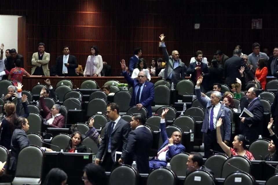 420 diputados votaron a favor de la ley en lo general.