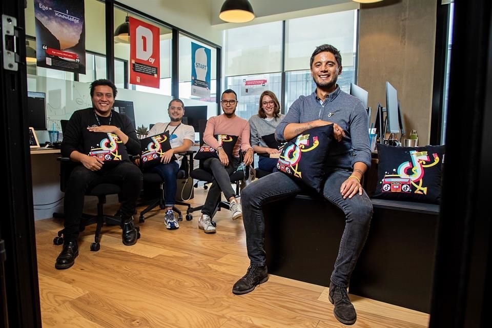 El equipo de TikTok en la Ciudad de México se conforma de siete integrantes, y tres de ellos laboran en el equipo global de la red social para dar soporte específico al mercado mexicano.