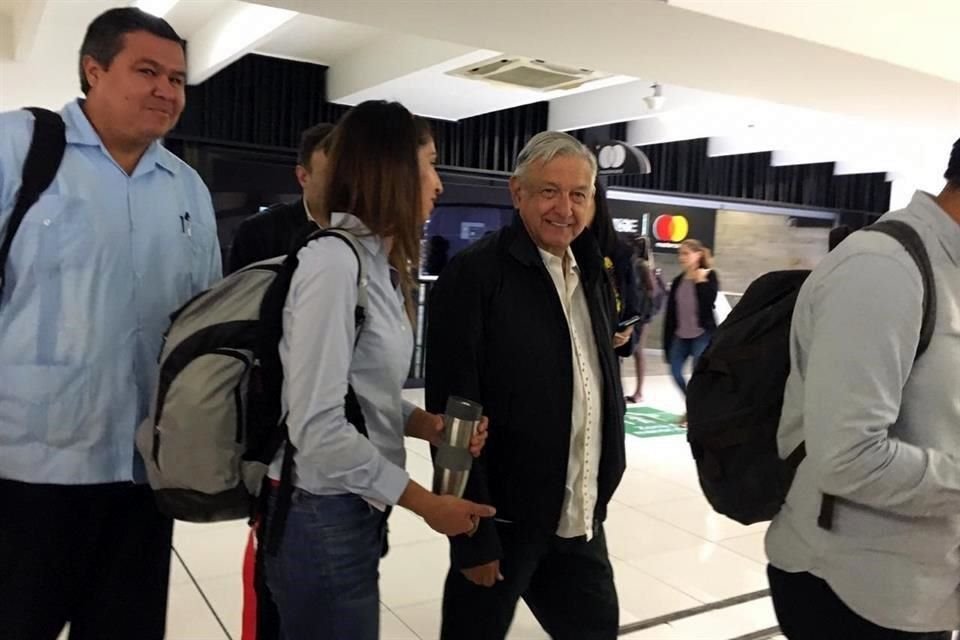 El Presidente en el Aeropuerto Internacional de la Ciudad de México.