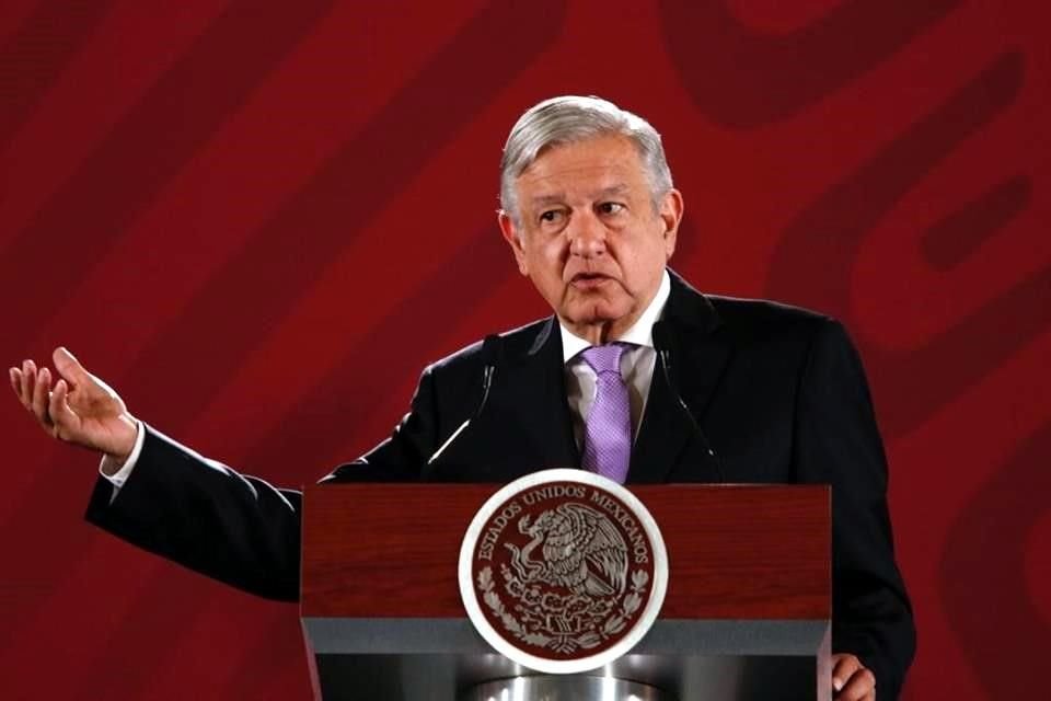 Presidente AMLO negó que en Tabasco se aliste reforma para castigar el bloqueo de obras y vialidades.