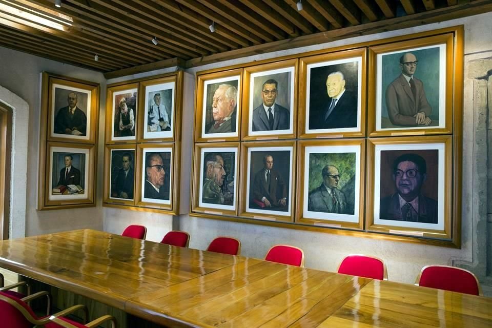 Resguarda El Colegio Nacional acervo pictórico realizado por pintores de altos niveles.