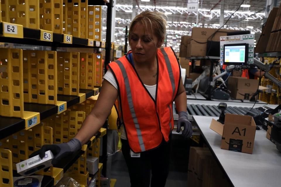 Recorrió el edificio del Centro de Distribución de Amazon en Prologis Park Grande en Tepotzotlán, este complejo es el más grande de México y de América Latina.
