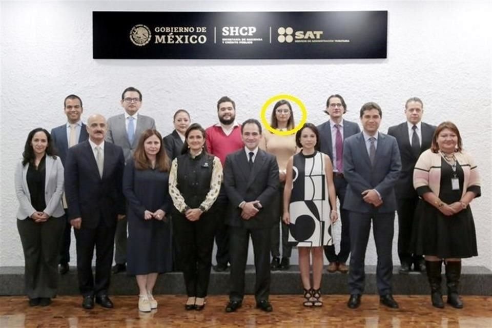 El pasado 25 de julio, la jefa del SAT, Margarita Ríos, publicó una imagen en la que Aguilar Correa aparece junto con el Secretario de Hacienda, Arturo Herrera, y otros funcionarios.