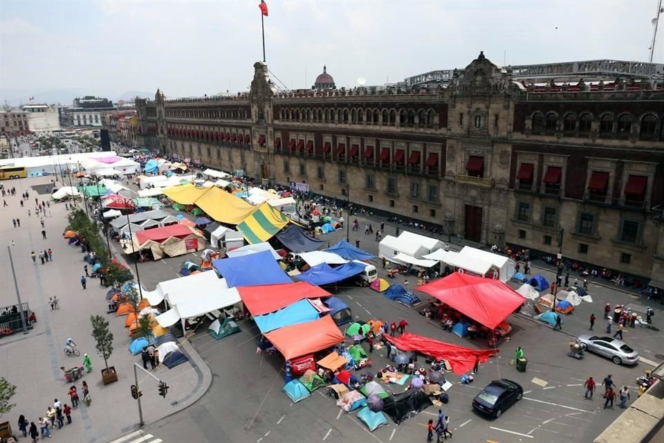 Campesinos de varios estados realizaron en días pasados un plantón frente a Palacio Nacional; ahora amagan con cerrarle la carretera al Presidente.