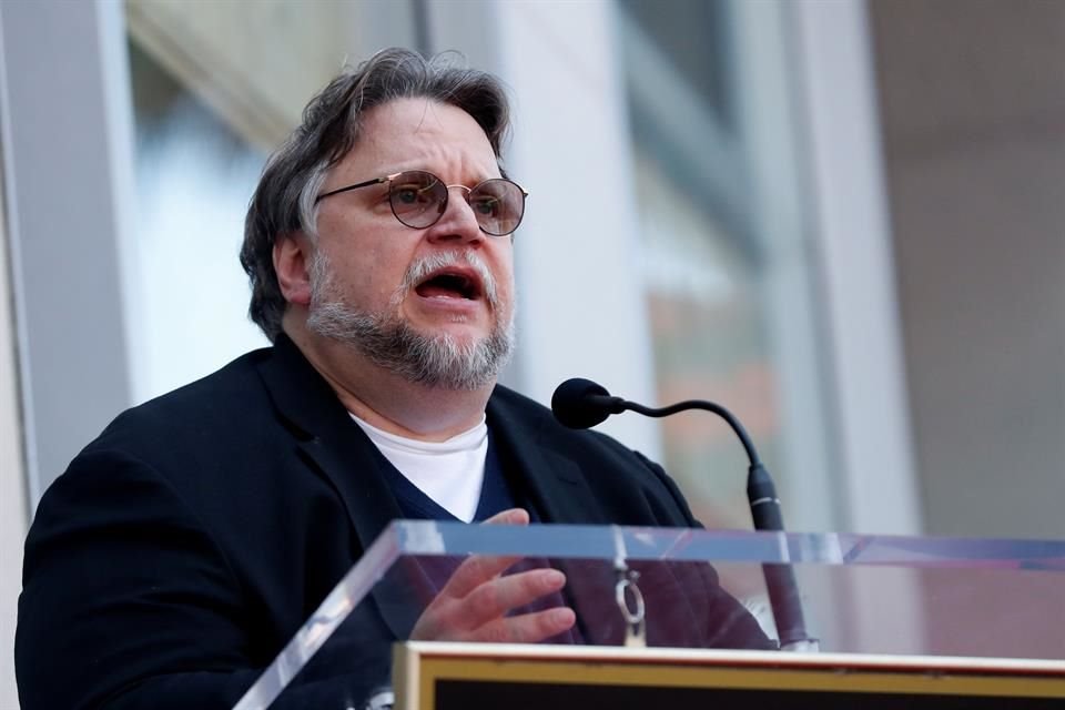 Del Toro dedicó el honor a los migrantes, a quienes pidió que rechazaran el miedo y que creyeran en sí mismos.