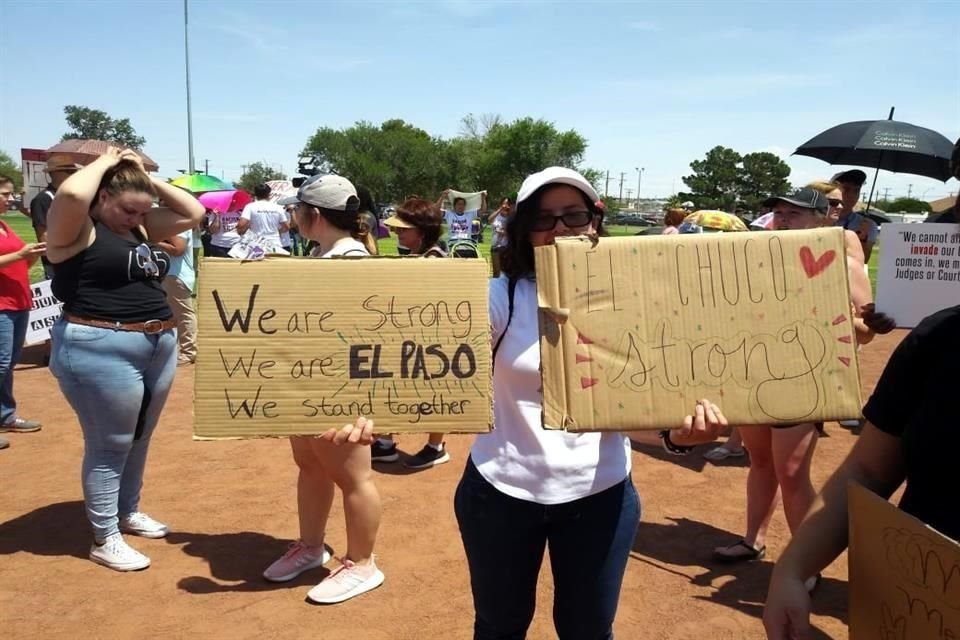 Manifestantes mostraron su apoyo a las víctimas del ataque en El Paso. 