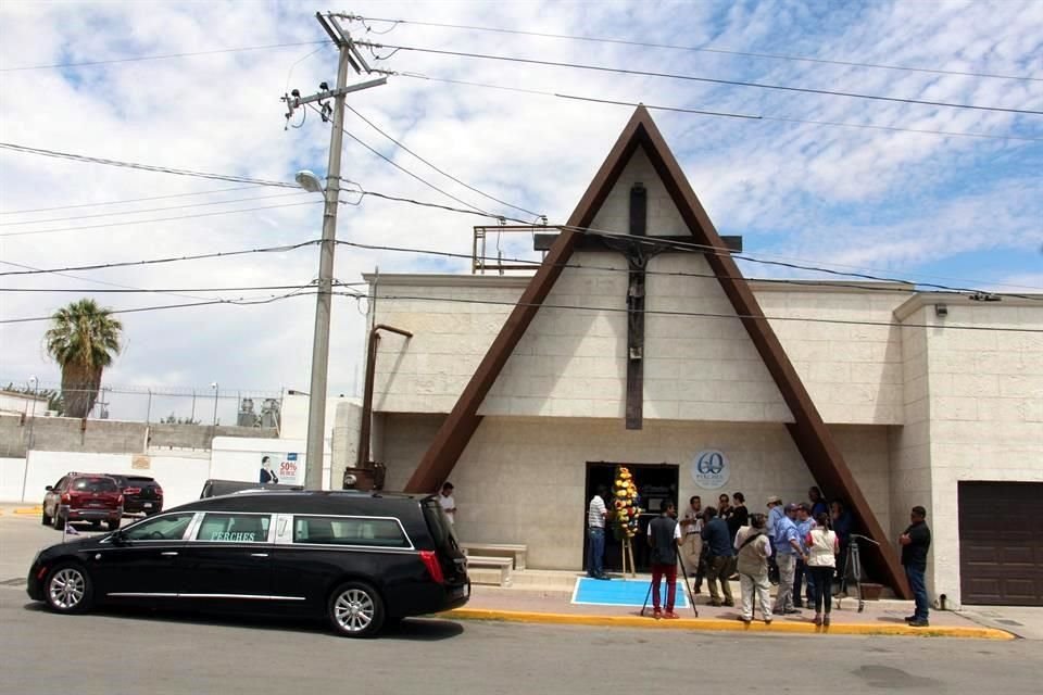 El cuerpo es velado en una funeraria de la Avenida Adolfo López Mateos de Ciudad Juárez.