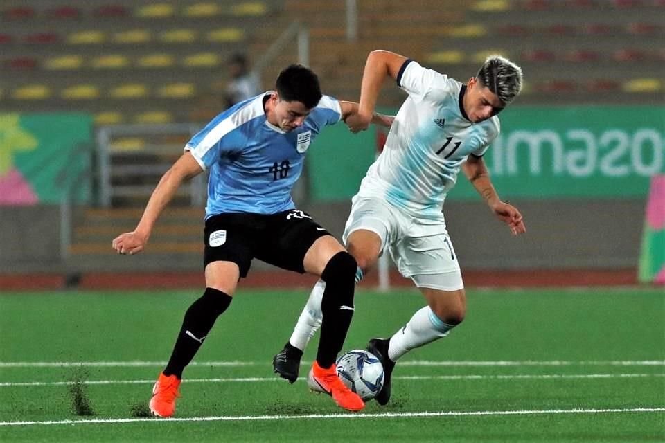 Leonardo Fernández (izq.) anotó tres goles en Lima 2019.