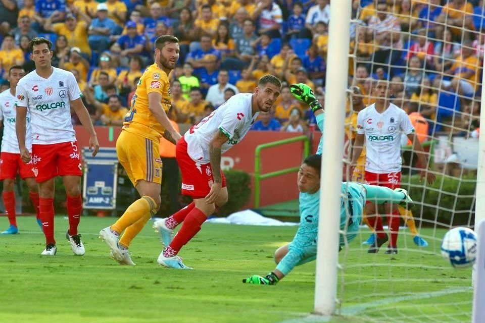 Gignac abrió el marcador desde el minuto 4.