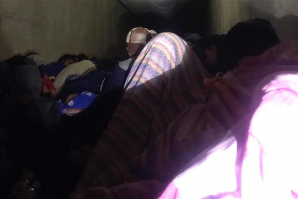De acuerdo con la Secretaría de Seguridad y Protección Ciudadana, los migrantes sin documentos viajaban en condiciones de hacinamiento.